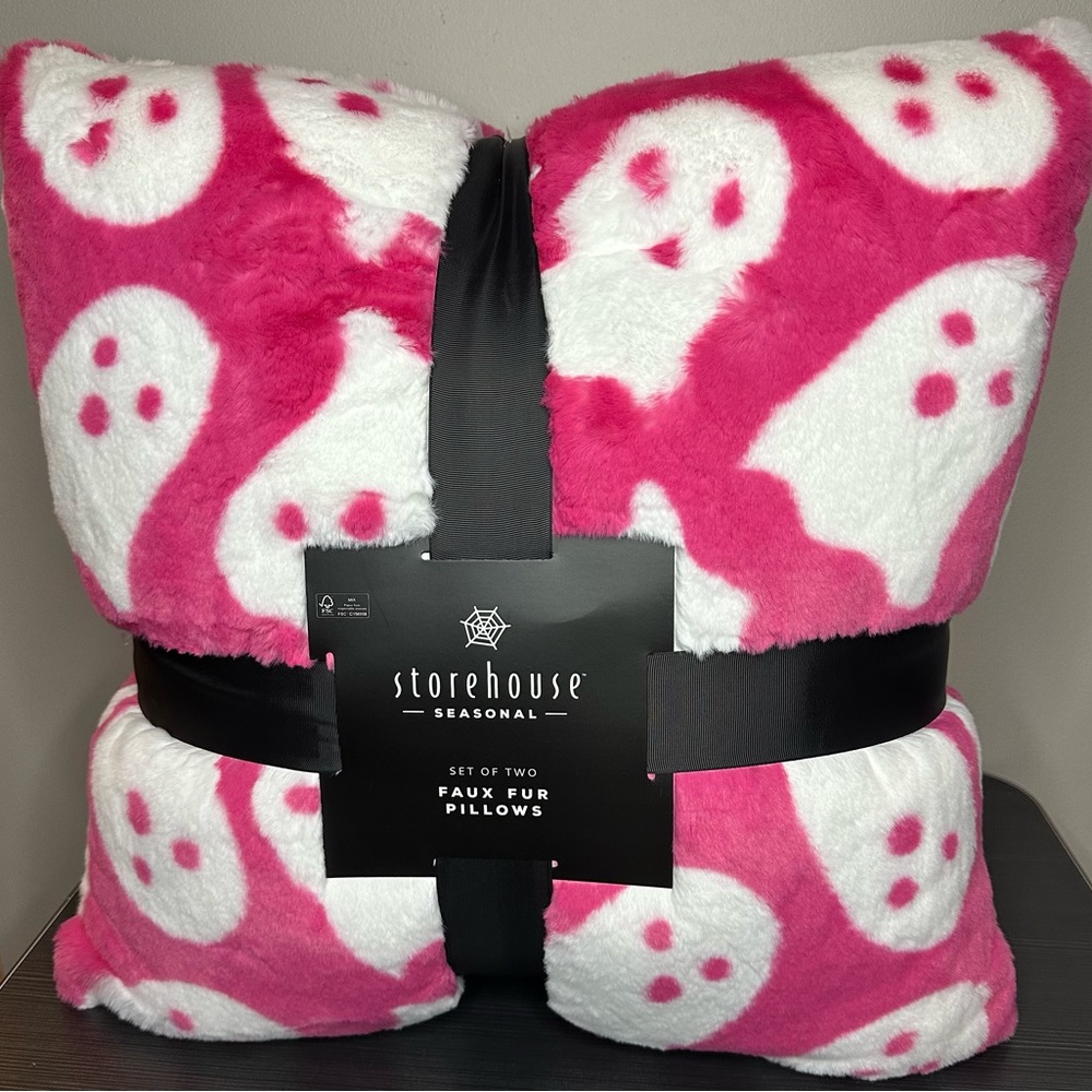 Hot Pink Ghost Pillow (2-pk) NWT Viral TikTok Pillow by Storehouse